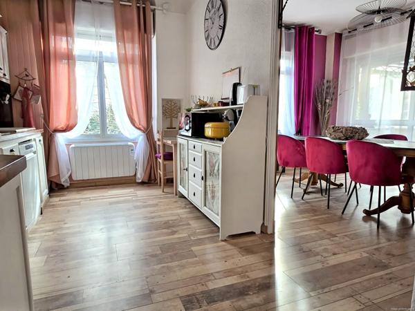 Appartement en ville : terrasse, garage et vue sur la colline !