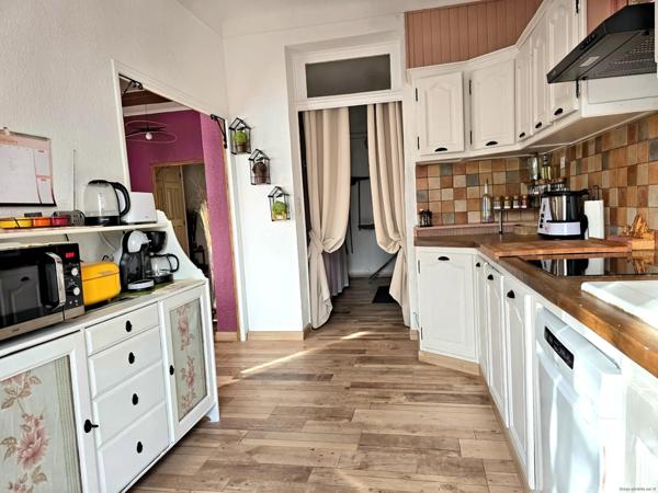 Appartement en ville : terrasse, garage et vue sur la colline !