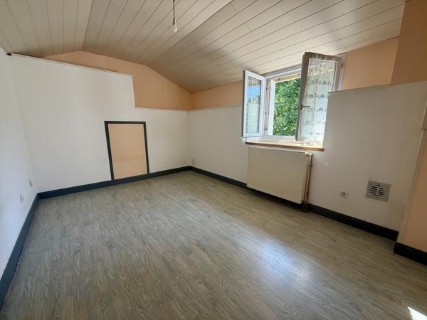 Maison familiale 4 pièces avec jardin et garage indépendant — Fontaine-le-Comte
