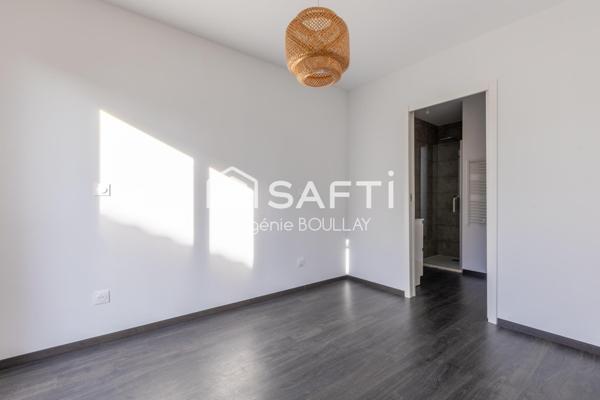 Une maison contemporaine au calme, avec piscine, à deux pas de tout