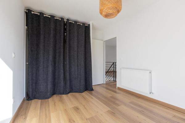 Une maison contemporaine au calme, avec piscine, à deux pas de tout