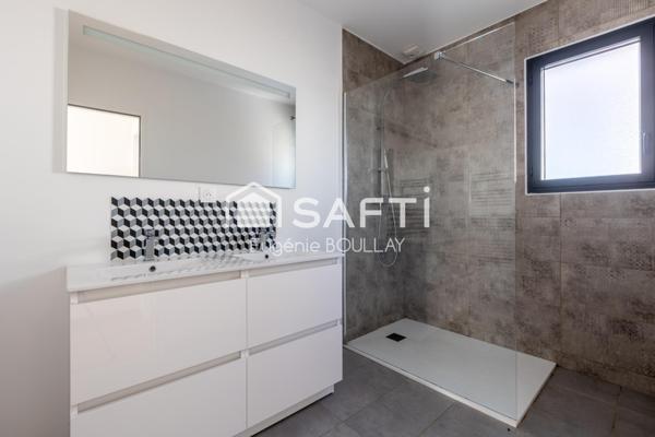 Une maison contemporaine au calme, avec piscine, à deux pas de tout