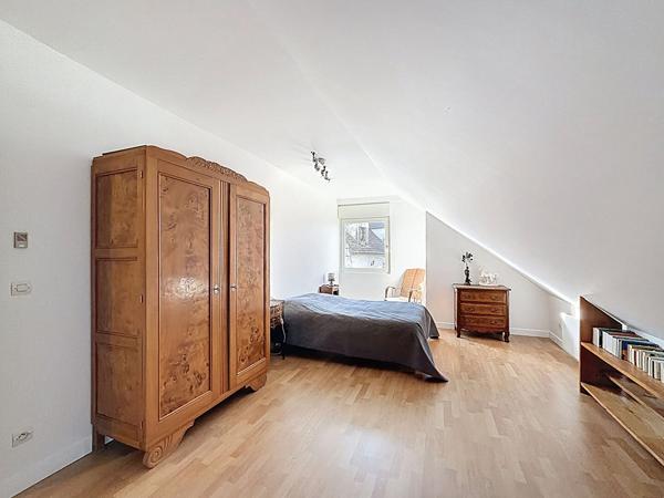 Maison située à Nanteuil les Meaux - vivable de plain pied - 5 chambres - jardin de 1330 m2 et sous-sol total