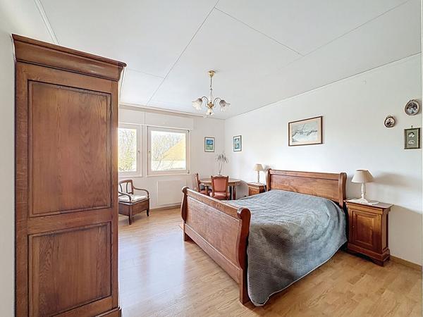 Maison située à Nanteuil les Meaux - vivable de plain pied - 5 chambres - jardin de 1330 m2 et sous-sol total