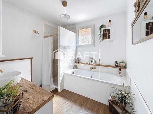 Magnifique Villa sur Corneilhan piscine sous sol intégrale 4 chambres