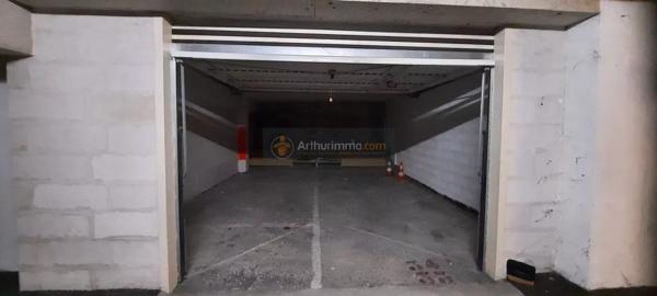 Location                                                      Parking
                        
                                                            à Fréjus