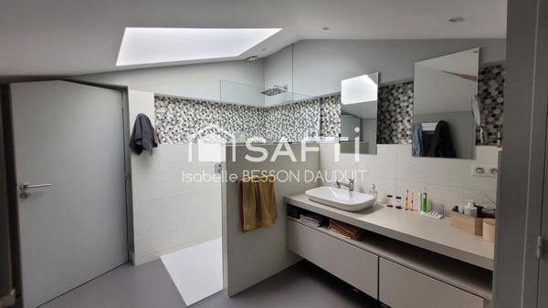 ANCIENNE FERME TOULOUSAINE RENOVEE AVEC PISCINE ET DEPENDANCES