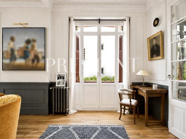 Appartement bourgeois au centre de Biarritz avec terrasse et parking, BIARRITZ