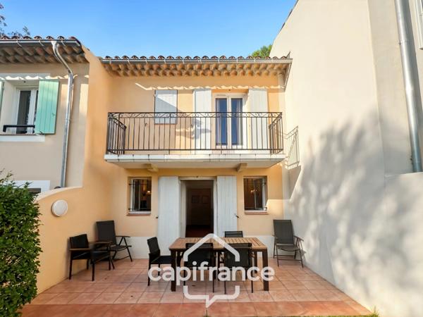 Charmant Bastidon dans le Domaine du Golf de Pont Royal, 45 m2 habitable, ravalé, avec jardin privatif, élevé d'un étage, 2 chambres,  terrasse, calme et nature