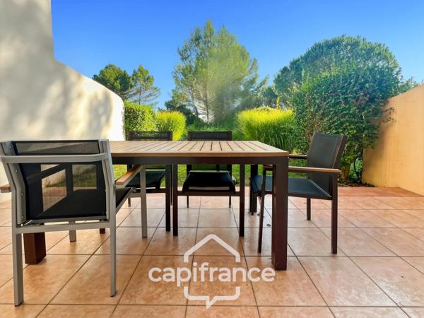 Charmant Bastidon dans le Domaine du Golf de Pont Royal, 45 m2 habitable, ravalé, avec jardin privatif, élevé d'un étage, 2 chambres,  terrasse, calme et nature