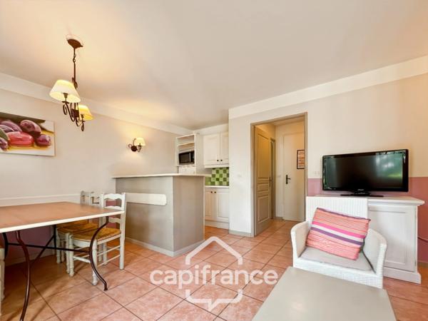 Charmant Bastidon dans le Domaine du Golf de Pont Royal, 45 m2 habitable, ravalé, avec jardin privatif, élevé d'un étage, 2 chambres,  terrasse, calme et nature