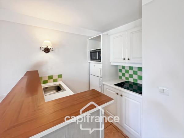 Charmant Bastidon dans le Domaine du Golf de Pont Royal, 45 m2 habitable, ravalé, avec jardin privatif, élevé d'un étage, 2 chambres,  terrasse, calme et nature