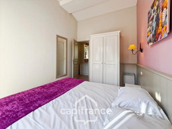 Charmant Bastidon dans le Domaine du Golf de Pont Royal, 45 m2 habitable, ravalé, avec jardin privatif, élevé d'un étage, 2 chambres,  terrasse, calme et nature