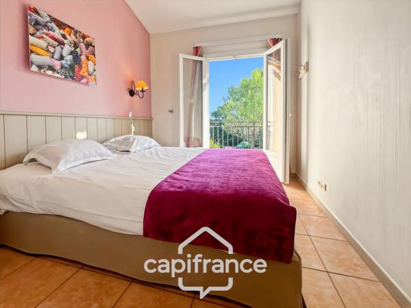 Charmant Bastidon dans le Domaine du Golf de Pont Royal, 45 m2 habitable, ravalé, avec jardin privatif, élevé d'un étage, 2 chambres,  terrasse, calme et nature