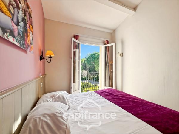 Charmant Bastidon dans le Domaine du Golf de Pont Royal, 45 m2 habitable, ravalé, avec jardin privatif, élevé d'un étage, 2 chambres,  terrasse, calme et nature