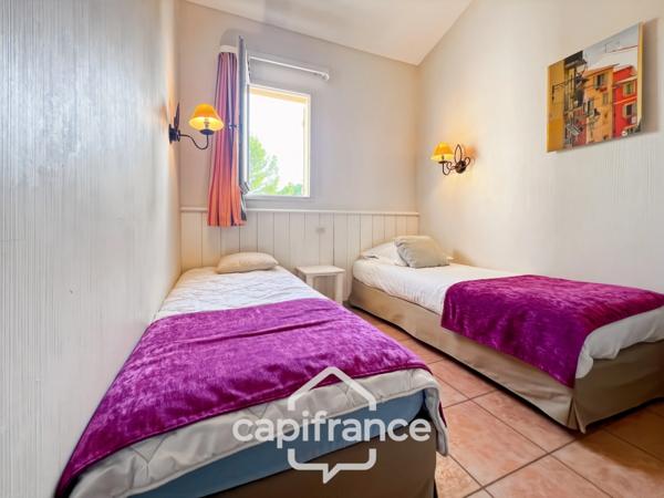 Charmant Bastidon dans le Domaine du Golf de Pont Royal, 45 m2 habitable, ravalé, avec jardin privatif, élevé d'un étage, 2 chambres,  terrasse, calme et nature