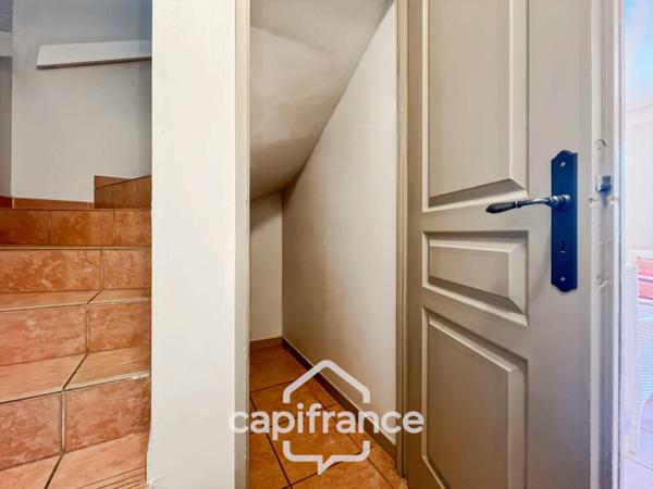 Charmant Bastidon dans le Domaine du Golf de Pont Royal, 45 m2 habitable, ravalé, avec jardin privatif, élevé d'un étage, 2 chambres,  terrasse, calme et nature