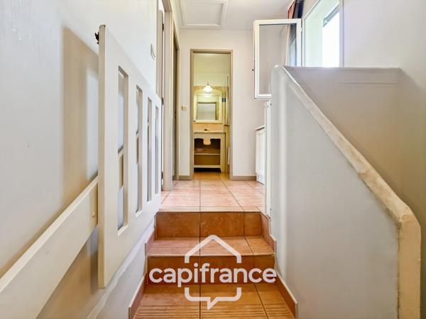 Charmant Bastidon dans le Domaine du Golf de Pont Royal, 45 m2 habitable, ravalé, avec jardin privatif, élevé d'un étage, 2 chambres,  terrasse, calme et nature