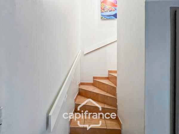 Charmant Bastidon dans le Domaine du Golf de Pont Royal, 45 m2 habitable, ravalé, avec jardin privatif, élevé d'un étage, 2 chambres,  terrasse, calme et nature