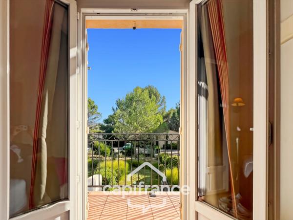 Charmant Bastidon dans le Domaine du Golf de Pont Royal, 45 m2 habitable, ravalé, avec jardin privatif, élevé d'un étage, 2 chambres,  terrasse, calme et nature
