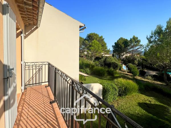 Charmant Bastidon dans le Domaine du Golf de Pont Royal, 45 m2 habitable, ravalé, avec jardin privatif, élevé d'un étage, 2 chambres,  terrasse, calme et nature