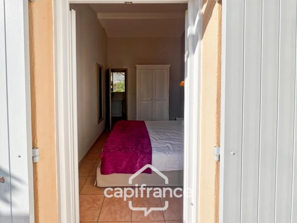 Charmant Bastidon dans le Domaine du Golf de Pont Royal, 45 m2 habitable, ravalé, avec jardin privatif, élevé d'un étage, 2 chambres,  terrasse, calme et nature