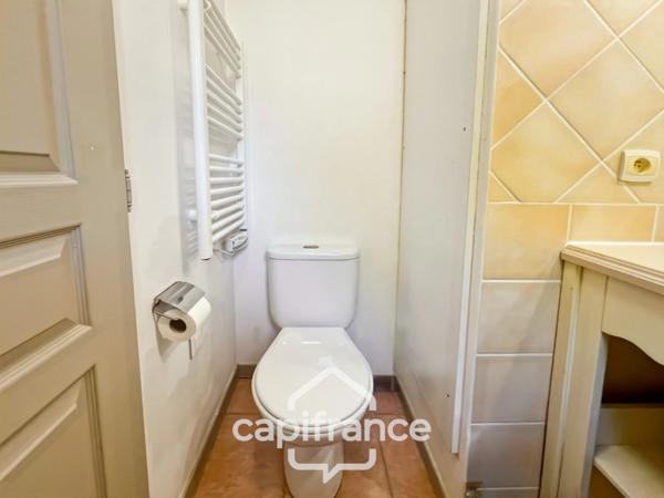Charmant Bastidon dans le Domaine du Golf de Pont Royal, 45 m2 habitable, ravalé, avec jardin privatif, élevé d'un étage, 2 chambres,  terrasse, calme et nature