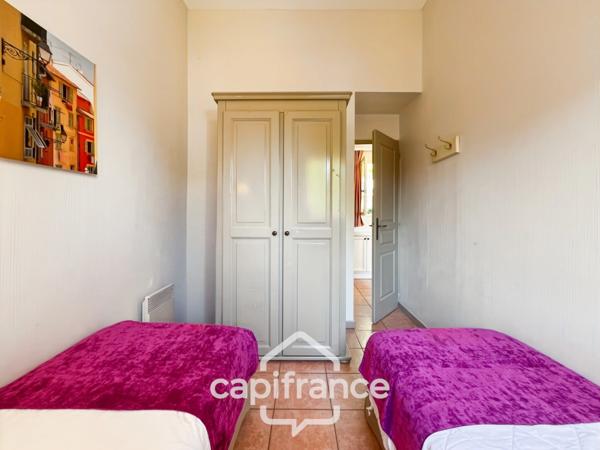Charmant Bastidon dans le Domaine du Golf de Pont Royal, 45 m2 habitable, ravalé, avec jardin privatif, élevé d'un étage, 2 chambres,  terrasse, calme et nature