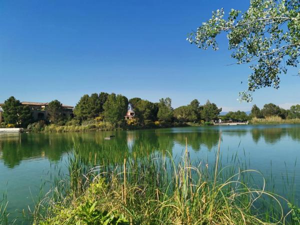 Charmant Bastidon dans le Domaine du Golf de Pont Royal, 45 m2 habitable, ravalé, avec jardin privatif, élevé d'un étage, 2 chambres,  terrasse, calme et nature