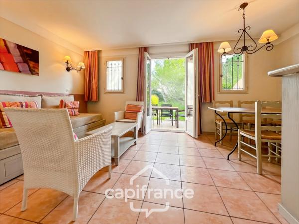 Charmant Bastidon dans le Domaine du Golf de Pont Royal, 45 m2 habitable, ravalé, avec jardin privatif, élevé d'un étage, 2 chambres,  terrasse, calme et nature