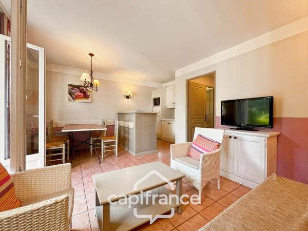 Charmant Bastidon dans le Domaine du Golf de Pont Royal, 45 m2 habitable, ravalé, avec jardin privatif, élevé d'un étage, 2 chambres,  terrasse, calme et nature