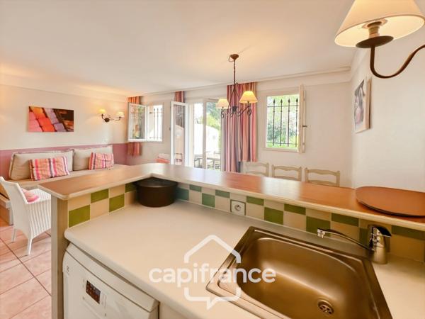 Charmant Bastidon dans le Domaine du Golf de Pont Royal, 45 m2 habitable, ravalé, avec jardin privatif, élevé d'un étage, 2 chambres,  terrasse, calme et nature