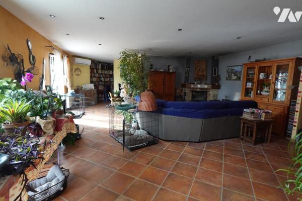 GRANDE VILLA AVEC TERRAIN ATTENNAT DE 2770 m²