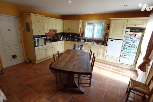 GRANDE VILLA AVEC TERRAIN ATTENNAT DE 2770 m²