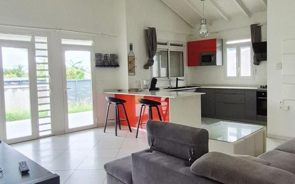 Maison à louer    3 pièces •  Sainte-Rose