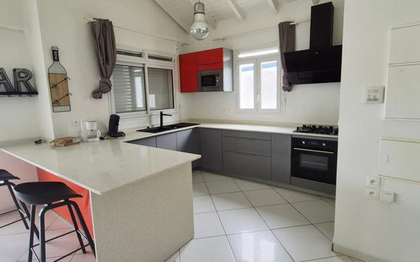 Maison à louer    3 pièces •  Sainte-Rose