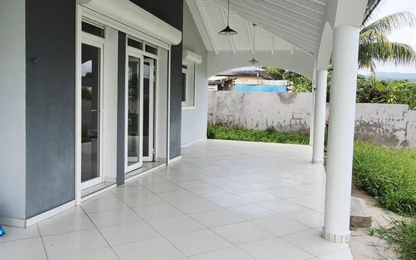 Maison à louer    3 pièces •  Sainte-Rose