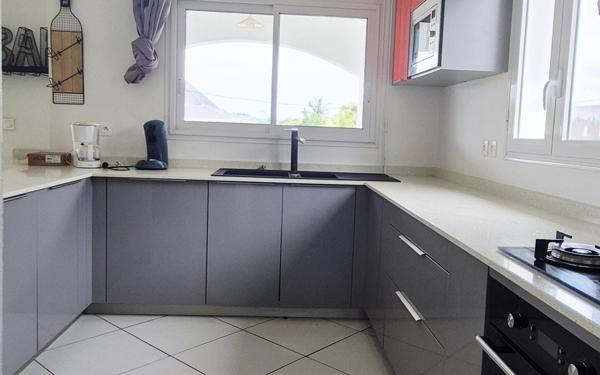 Maison à louer    3 pièces •  Sainte-Rose