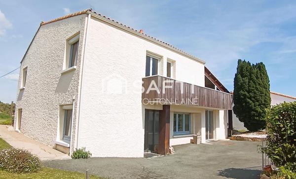 En ville d'Aizenay, maison 134m² avec 5 chambres.