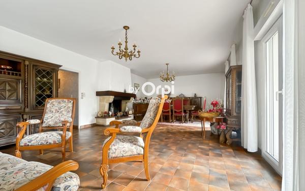 Maison à vendre    5 pièces • 206,10 m2 Montluçon