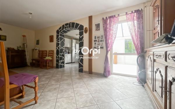 Maison à vendre    5 pièces • 206,10 m2 Montluçon