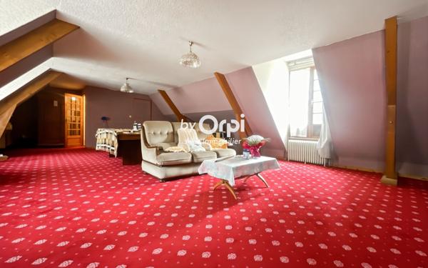 Maison à vendre    5 pièces • 206,10 m2 Montluçon