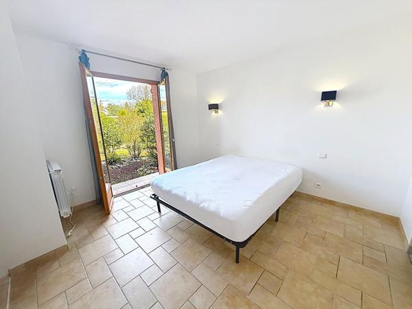 VILLA T6 À VENDRE À VERNIOLLE AVEC PISCINE / QUARTIER PRISÉ AU FOND D'UNE IMPASSE
