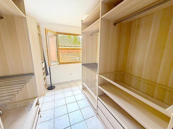 VILLA T6 À VENDRE À VERNIOLLE AVEC PISCINE / QUARTIER PRISÉ AU FOND D'UNE IMPASSE