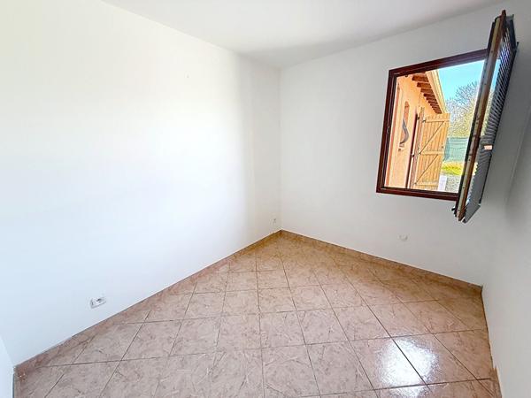 VILLA T6 À VENDRE À VERNIOLLE AVEC PISCINE / QUARTIER PRISÉ AU FOND D'UNE IMPASSE