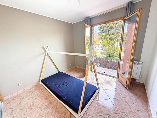 VILLA T6 À VENDRE À VERNIOLLE AVEC PISCINE / QUARTIER PRISÉ AU FOND D'UNE IMPASSE