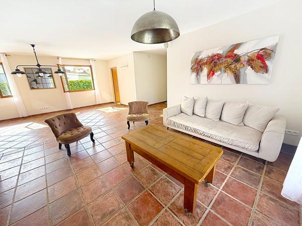 VILLA T6 À VENDRE À VERNIOLLE AVEC PISCINE / QUARTIER PRISÉ AU FOND D'UNE IMPASSE