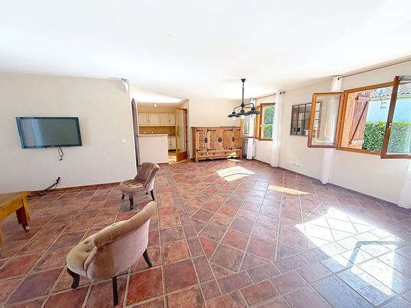 VILLA T6 À VENDRE À VERNIOLLE AVEC PISCINE / QUARTIER PRISÉ AU FOND D'UNE IMPASSE