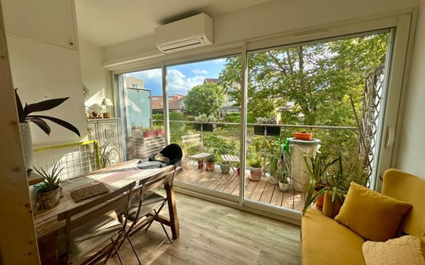 Appartement à vendre    4 pièces • 55 m2 Bordeaux