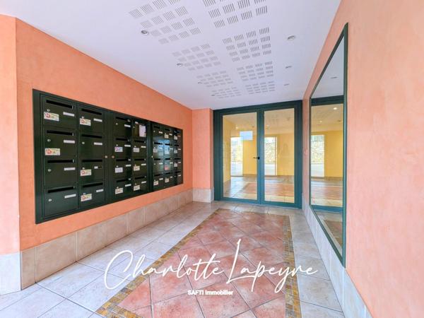 Beau T2 moderne en rdj avec terrasse et box